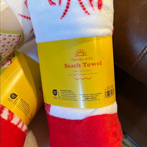 A set of 4 Sun Squad Red and White Beach Towel with lobster design. - Picture 3 of 3